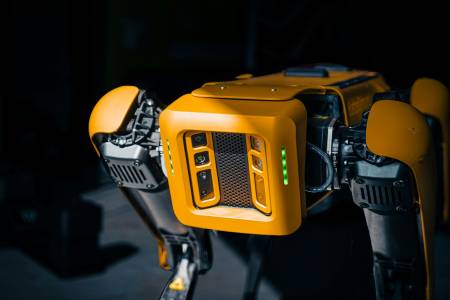 Роботът Atlas на Boston Dynamics вече сам пренася авточасти (ВИДЕО)