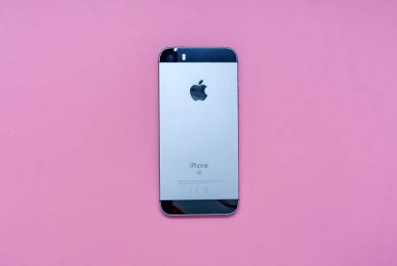 iPhone SE 4 може да открадне от продажбите на флагманите на Apple с тази функция