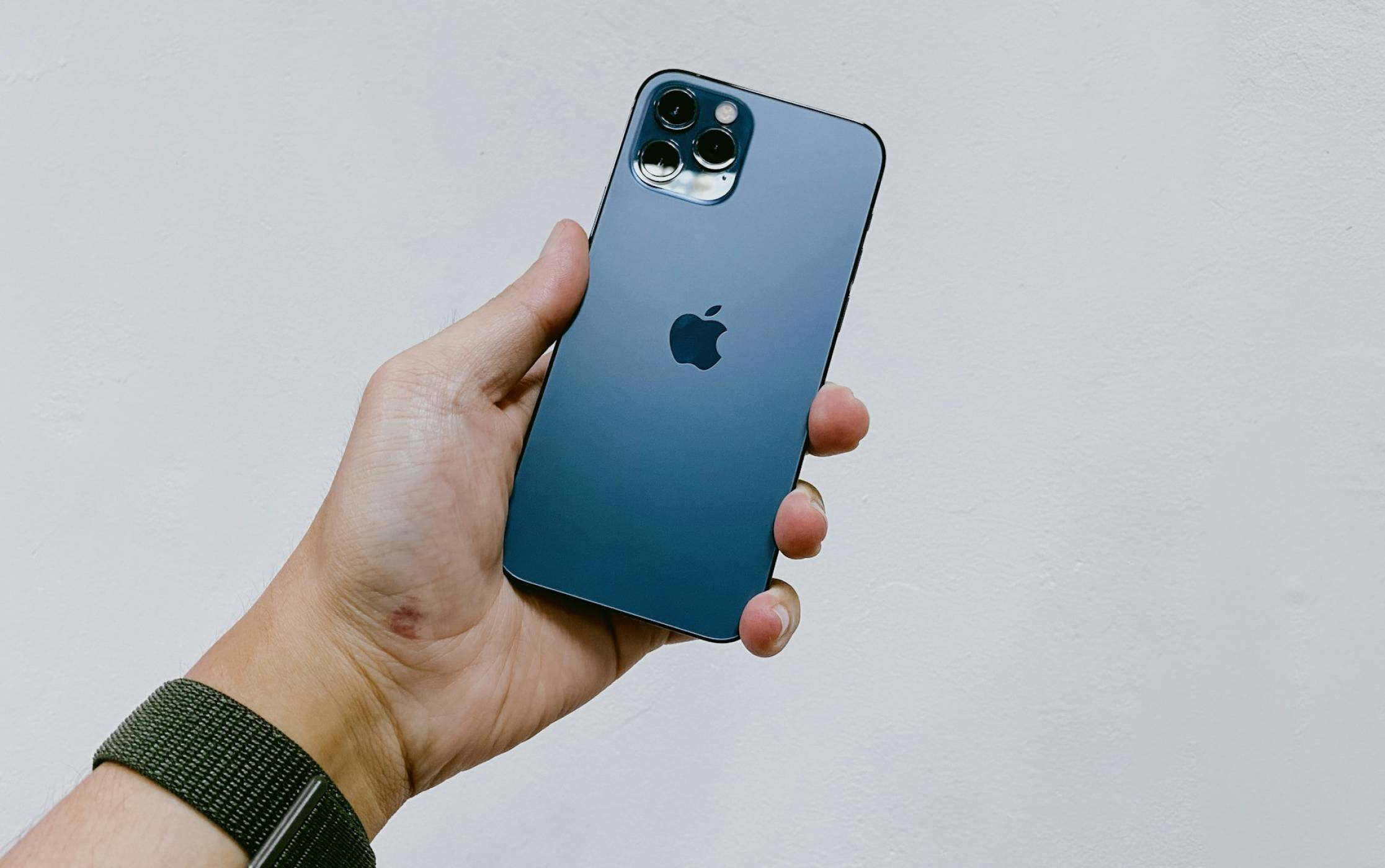 Първите данни за разпространението на iOS 18 показват колко малко влияе ИИ на iPhone потребителите