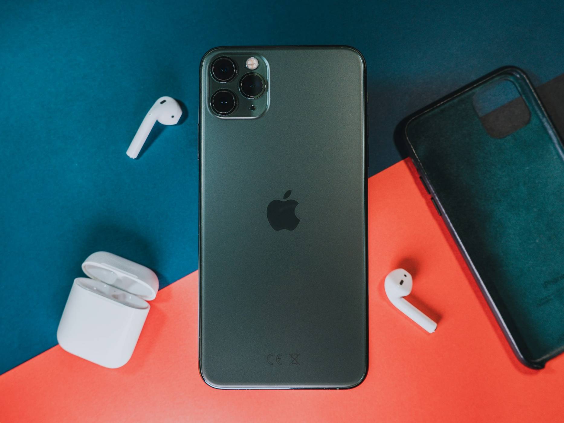 Apple планира дързък нов дизайн за iPhone 19 Pro по повод 20-годишнината на серията
