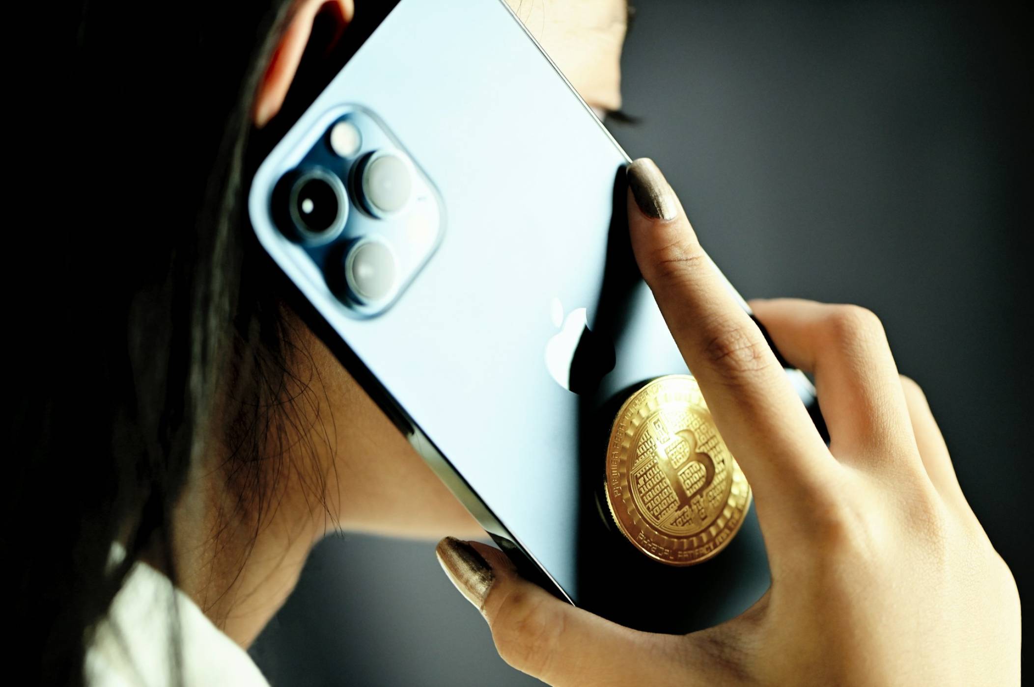 Опашка за iPhone-и заради страх от астрономически скок в цената след новите тарифи
