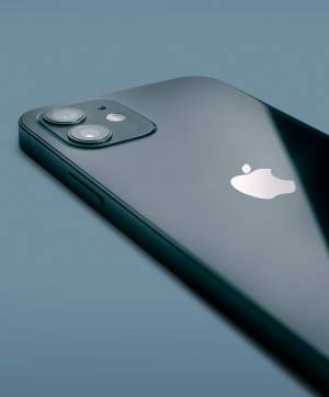 Apple предупреди iPhone потребителите в 100 държави за опасен код, който краде данни
