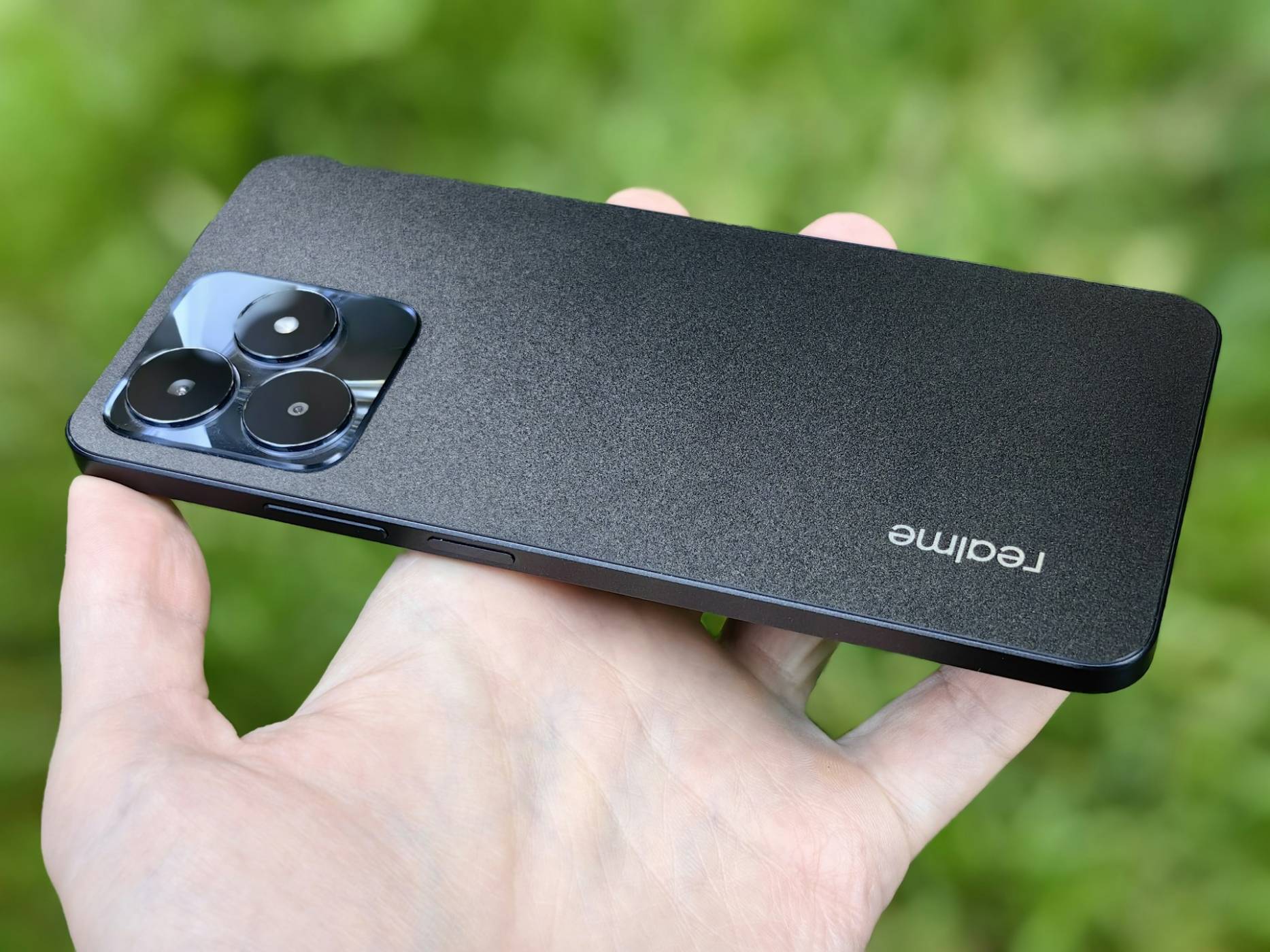 Този концептуален модел на Realme отново задава въпроса дали предпочитате телефона или батерията му 