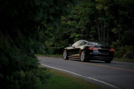 Имиджът на Мъск и продажбите на Tesla тръгнаха надолу и в Европа 