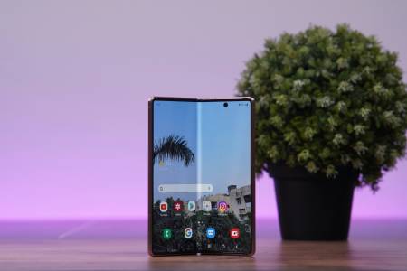 Гъвкавият iPhone може да постави стандарт за дисплей, който досега не е ползван в индустрията