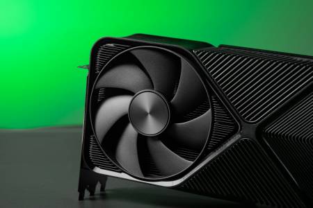 Този прототип на RTX Titan Ada е най-грамадната видеокарта, която може да държите в ръка