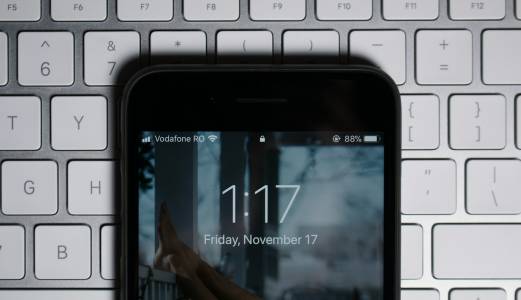 ИИ ще оптимизира вместо вас батерията на телефона ви в iOS 19