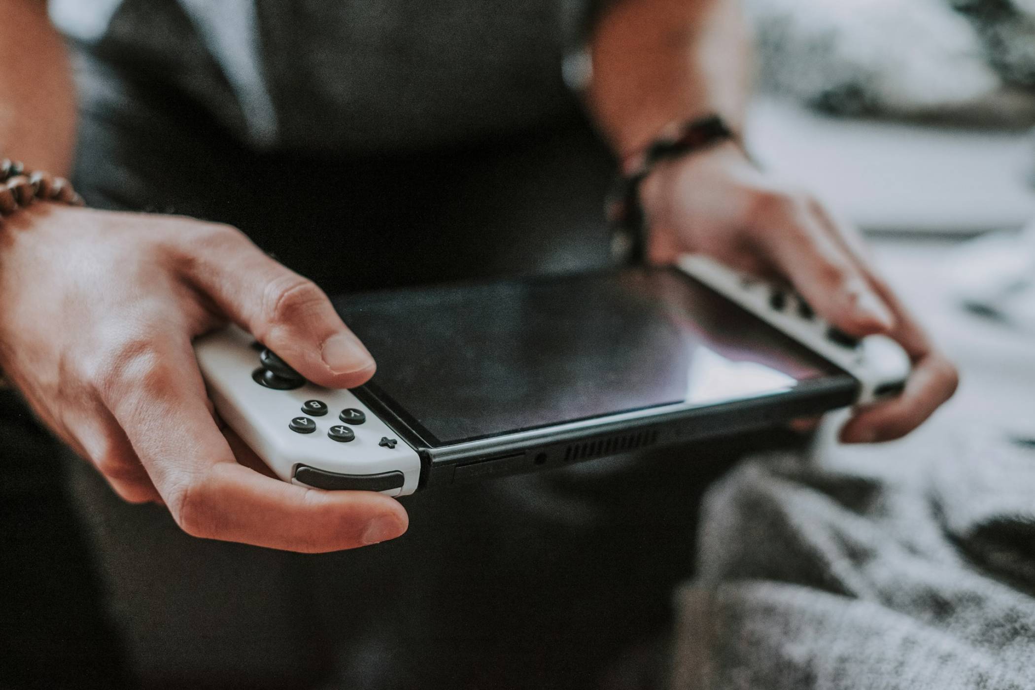 Нова портативна PlayStation конзола може да се изправи директно срещу Switch 2