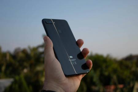 Xiaomi Civi 5 Pro обещава да ви превърне в повелител на селфитата от онези дълги летни нощи