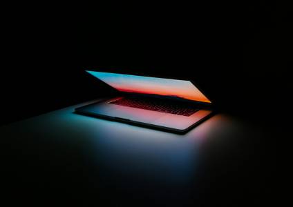 Следващият продукт на Джони Айв: от нивото на MacBook и iPhone