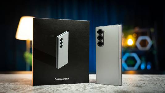 Тази реална снимка показва основните разлики в дизайна на новия Galaxy Z Fold 7