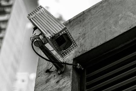 Вълна от кражби в американски магазини доведе до небивал интерес към френски ИИ камери за наблюдение