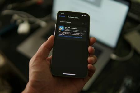 Apple запазва тези две ключови iPhone функции чак за iOS 27