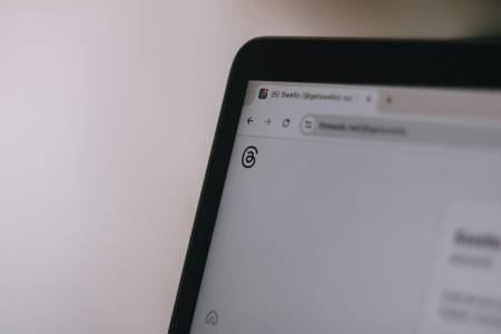 Perplexity започва да тества своя ИИ браузър Comet за Windows 