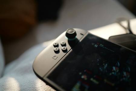 Дисплеят на Nintendo Switch 2 е 10 пъти по-бавен от типичния геймърски монитор и 100 пъти от OLED панел