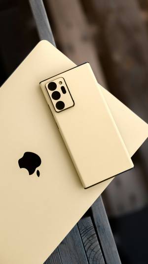 Не всеки ден се случва Apple да рекламира телефон на Samsung, но сега стана точно това