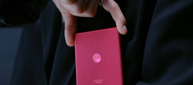 Moto Razr 60 Ultra: не просто телефон, а изявление за стил и иновации (РЕВЮ)