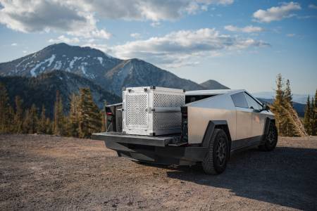 Американските ВВС ще купят два Tesla Cybertruck, за да се научат да ги унищожават