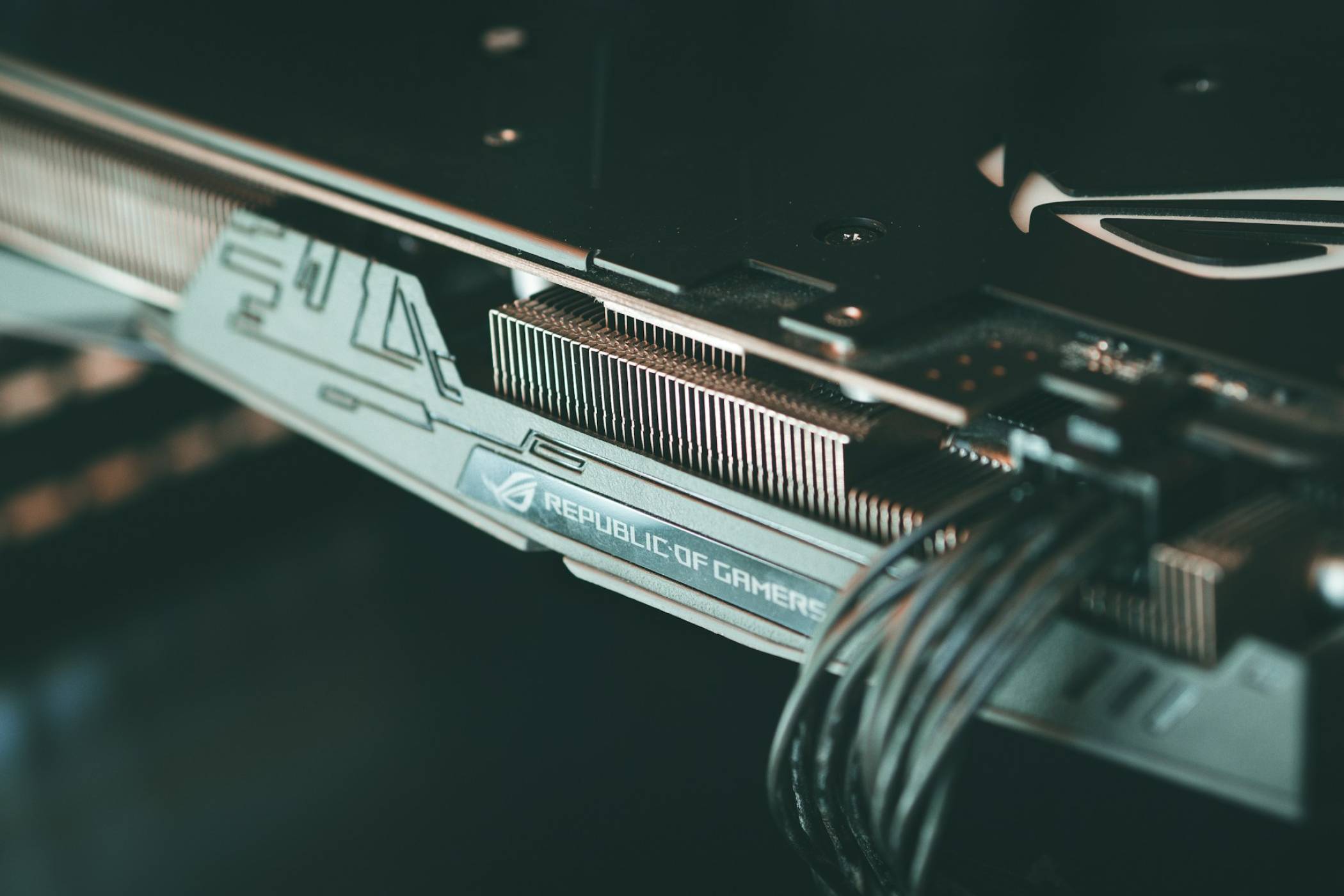 ROG Astral RTX 5090 Dhahab Edition ще докара сълзи от радост на геймърите и от мъка на джоба им