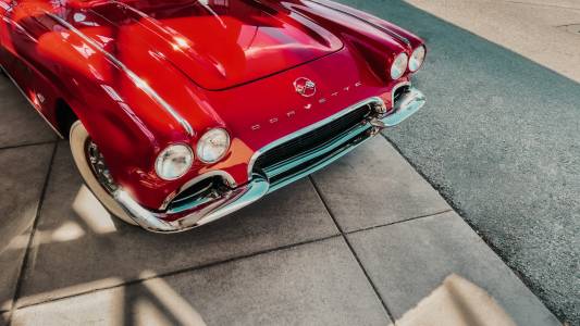 Концептуалният Chevrolet Corvette CX прилича на изтребител и почти лети като такъв по шосето с 2000 к.с.
