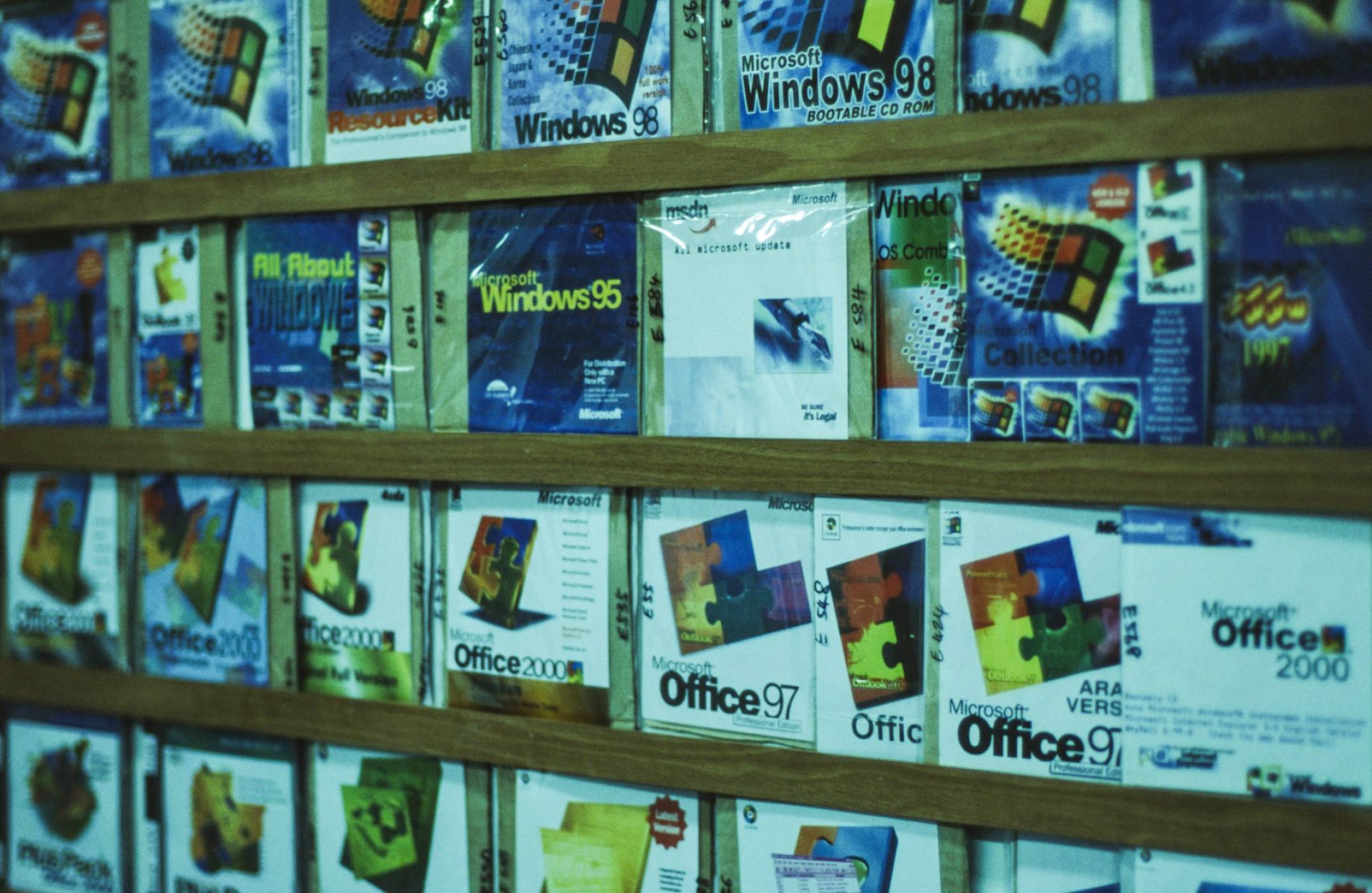 Windows 95 на 30: Първият софтуер с място в поп културата (ВИДЕО)