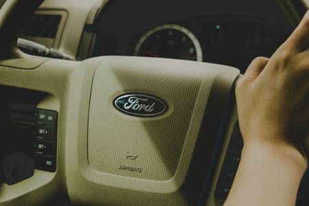 Ford счупи рекорда на Нюрбургринг с... миниван за доставки (ВИДЕО)