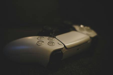 Направи си сам: Тази портативна PlayStation 5 конзола впечатлява с компактен и олекотен дизайн (ВИДЕО) 