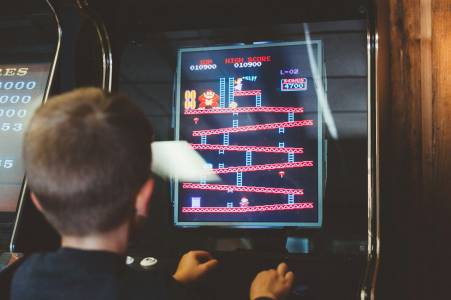 Недокосната почти 40 години, тази Donkey Kong игра се продаде за 371 000 долара