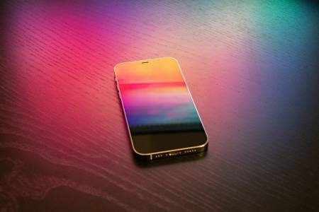 Гъвкавият iPhone ще прилича на два слепени iPhonе Air
