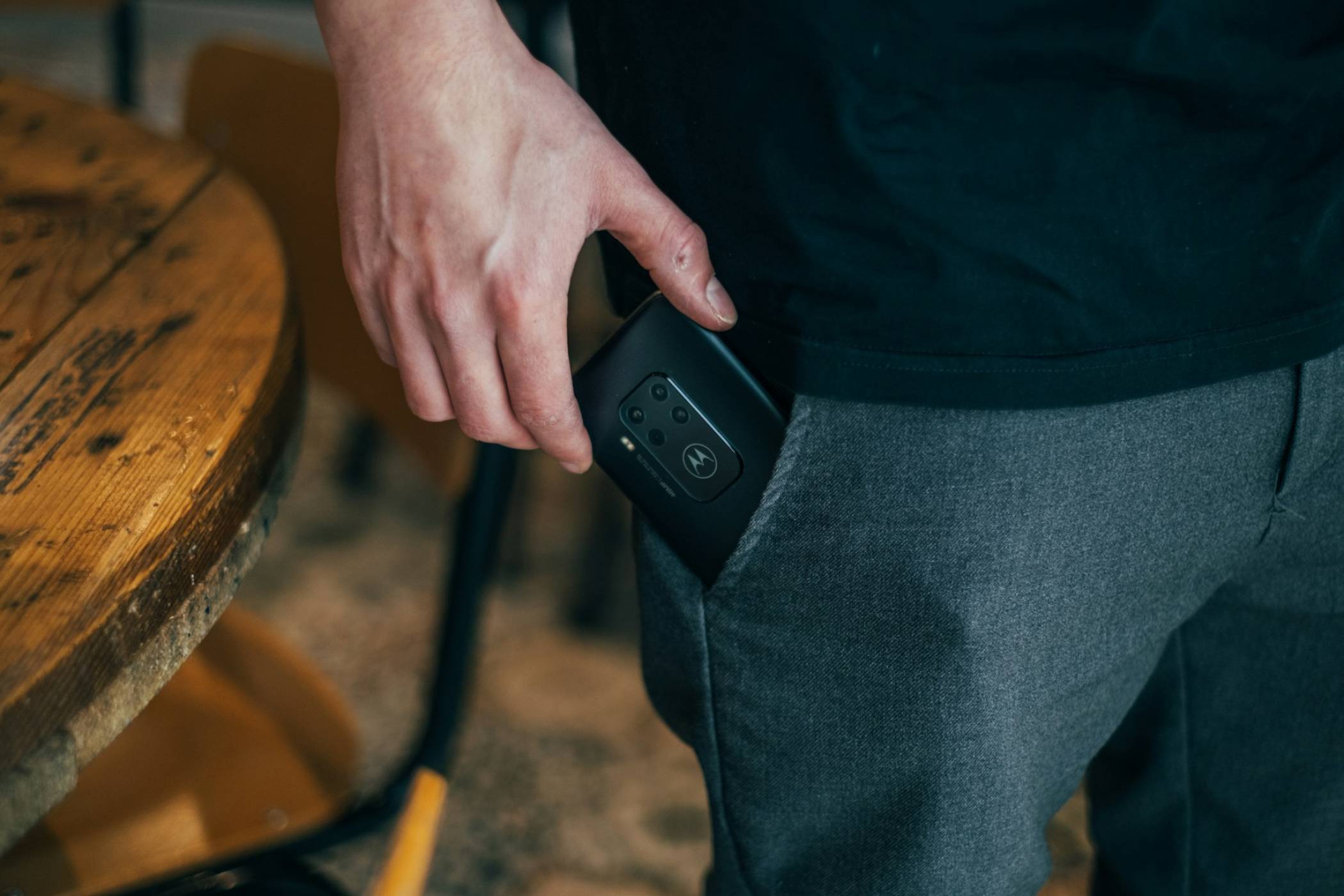 Този тънък флагман ще отвее Galaxy S25 Edge и iPhone Air по отношение на батерията и скоростта на зареждане