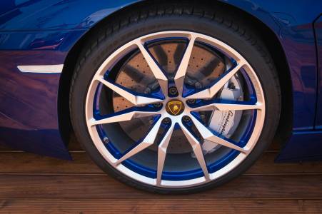 Тази гума на Porsche всъщност крие мощен компютър с водно охлаждане (ВИДЕО)