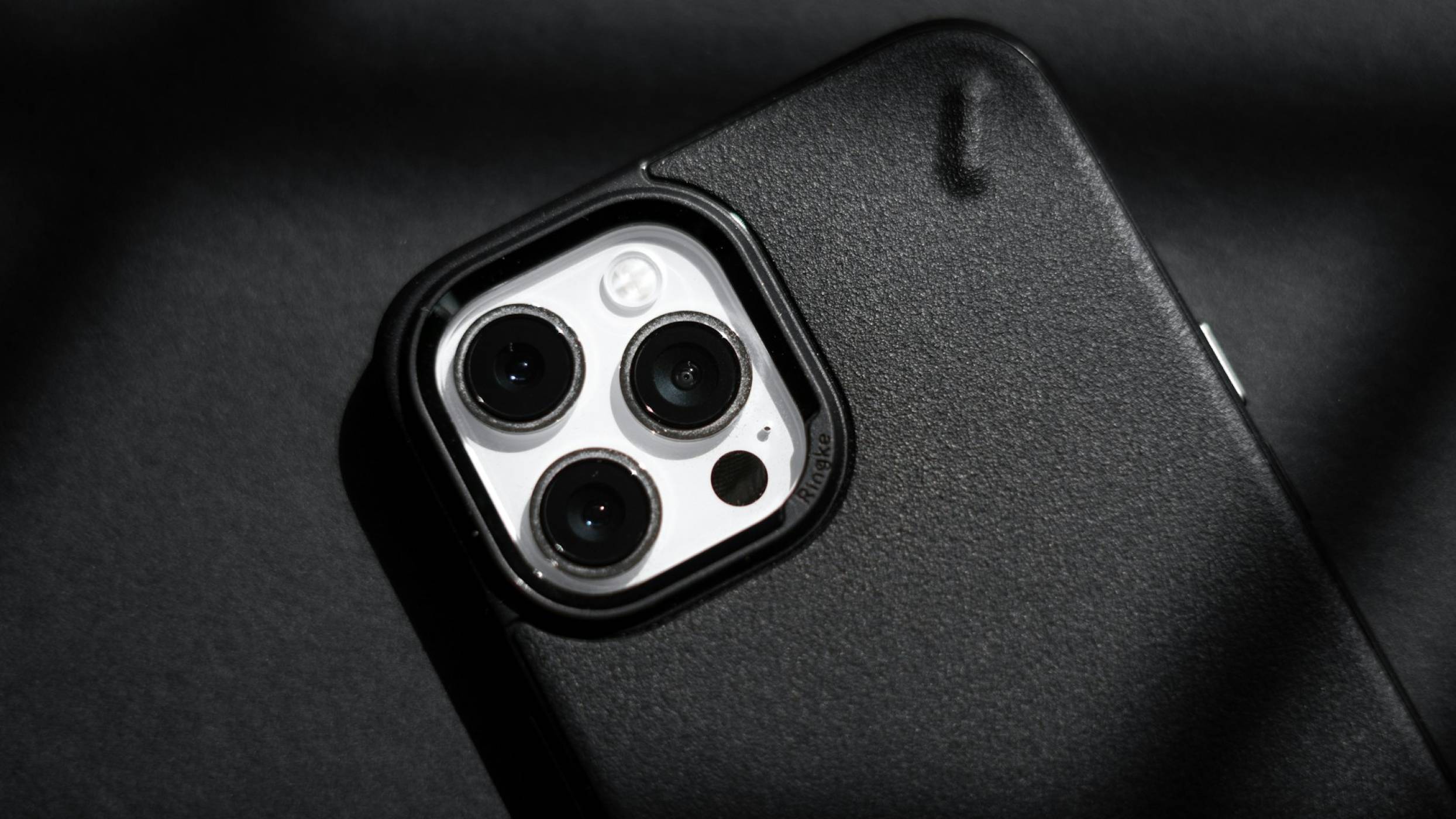 Най-тежкият смартфон кейс е почти 3 кг, но за това си има хитра причина