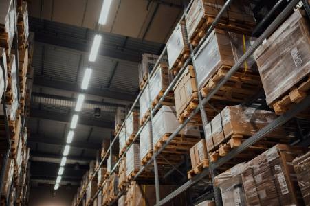 600 000 служители в Amazon ще бъдат заменени от роботи, без да се споменава думата изкуствен интелект, защото не е удобна