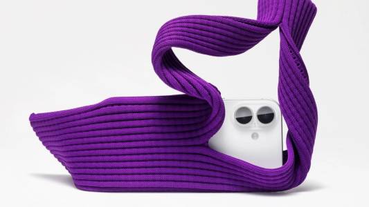 Скромните 150 долара ви купуват ластично калъфче за вашия iPhone, направено от Apple и дизайнерска къща