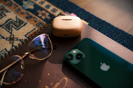 Въпреки провала на своя предшественик, iPhone 17e все още фигурира в плановете на Apple