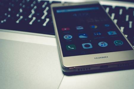 Флагманите Huawei Mate 80 обещават да забравите за зарядното благодарение на нов софтуерен режим