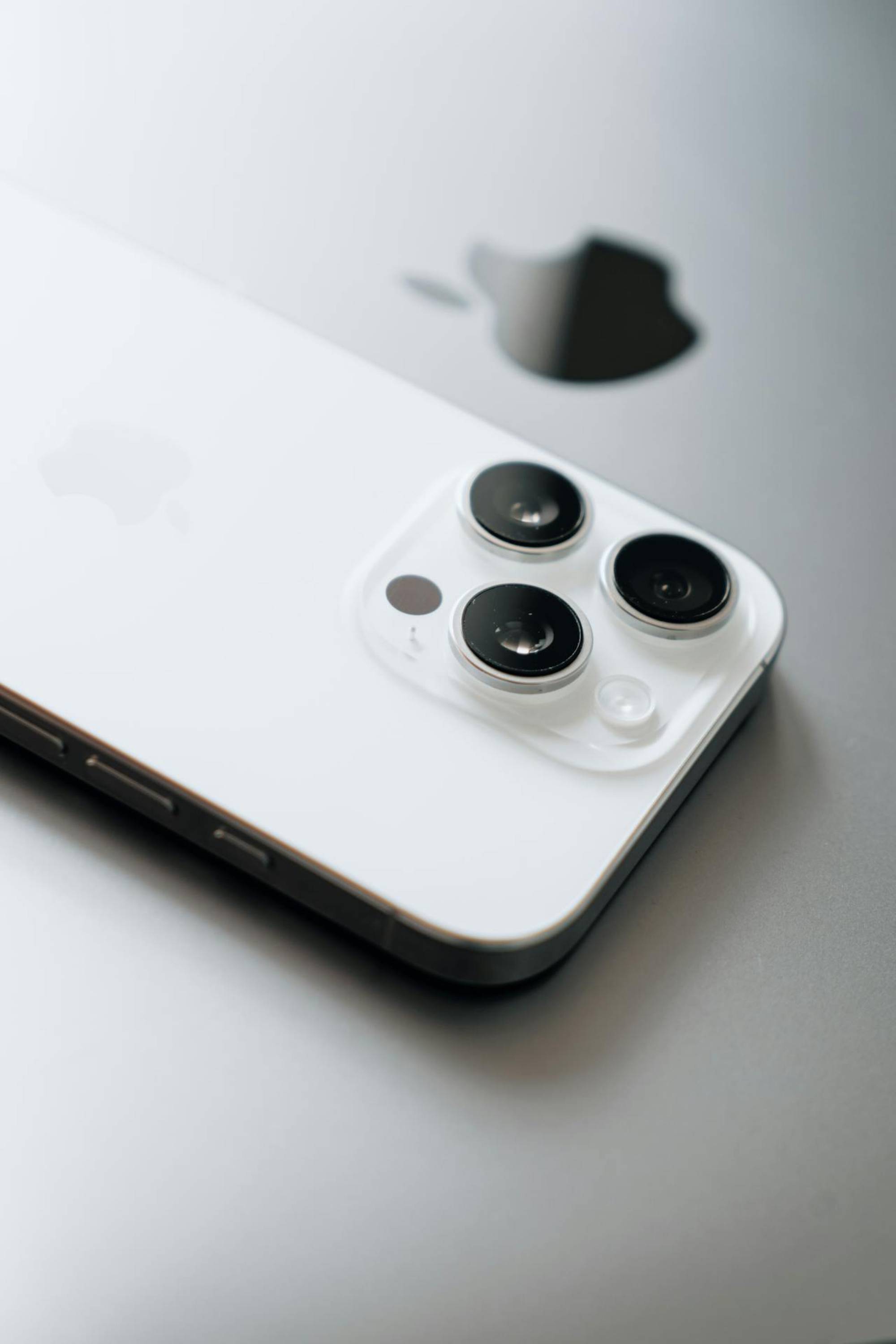 Растящите цени на паметта могат да изненадат неприятно желаещите да се сдобият с iPhone 18 Pro моделите