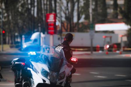 Първият робот катаджия вече регулира движението в този китайски мегаполис (ВИДЕО)