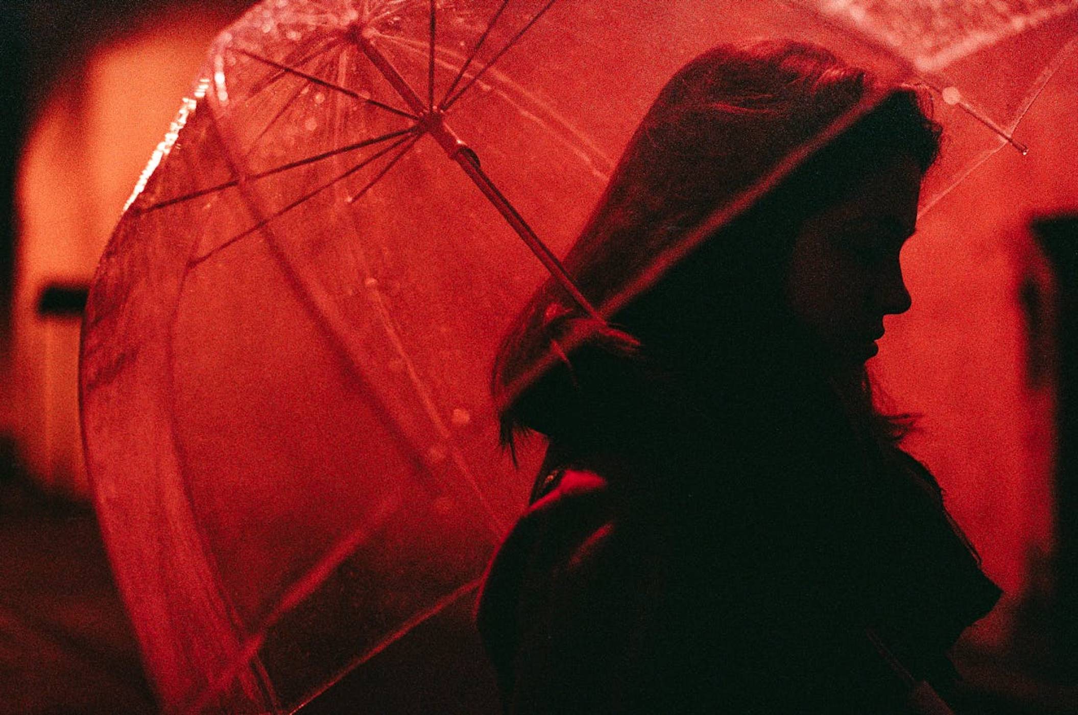 Този летящ чадър ви следва и пази при дъжд, така че да внимавате само за локвите (особено ако сте в България)