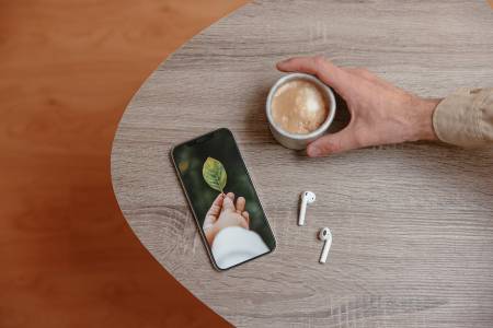 NASA вече позволява на астронавтите да носят своите iPhonе-и на космически мисии