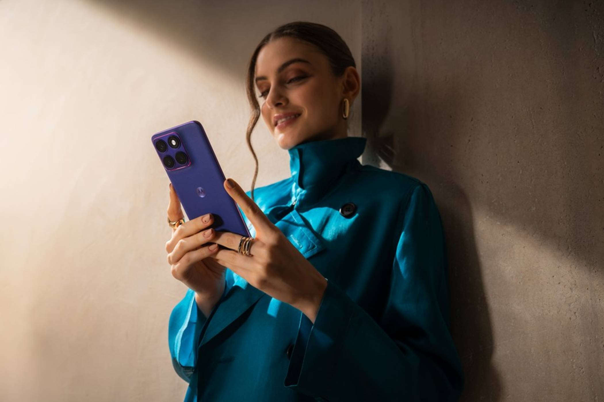 motorola edge 70 fusion е тук – нов стандарт в дизайна и фотографията с първокласни материали и quad-curved изящество