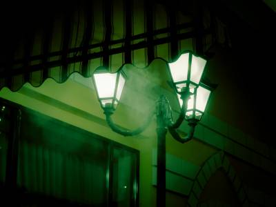 Уличните лампи по това шосе в Дания светнаха в червено и причината за това ще ви изненада