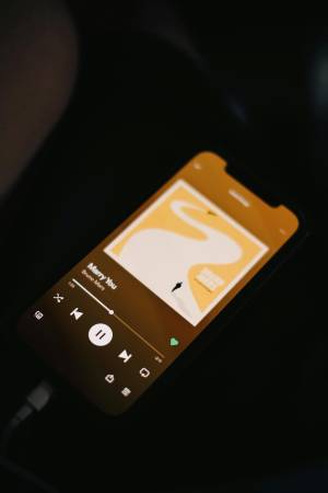 Скоро телефонът ще ви информира кога песента, която слушате, е създадена от изкуствен интелект