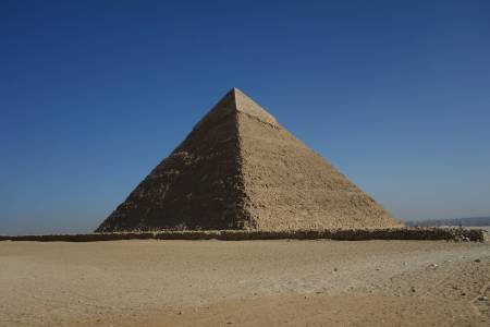 Тази мистериозна структура на Марс прилича на древна египетска пирамида, но има по-различно обяснение