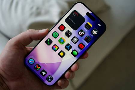 Apple планира да включи в iPhone приложение за Siri, което ще има достъп до лични данни