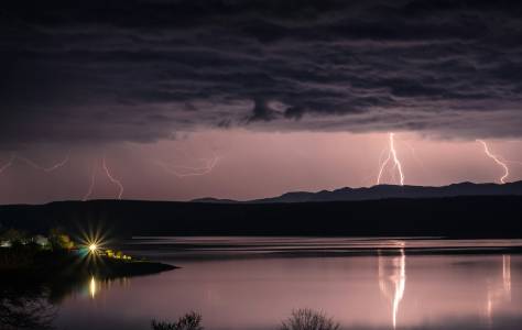 Учен от NASA подкрепи дръзка теория за феномен с нечовешки произход в небето над Земята