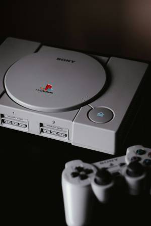 Две PlayStation конзоли, събрани в една дават съвършената версия на оригиналната система на Sony (ВИДЕО)