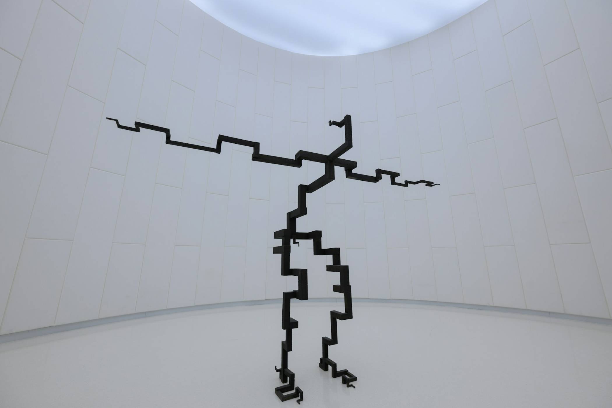 Робот на бюджет: Най-евтиният хуманоид на Unitree вече се продава директно от AliExpress с доставки за цял свят