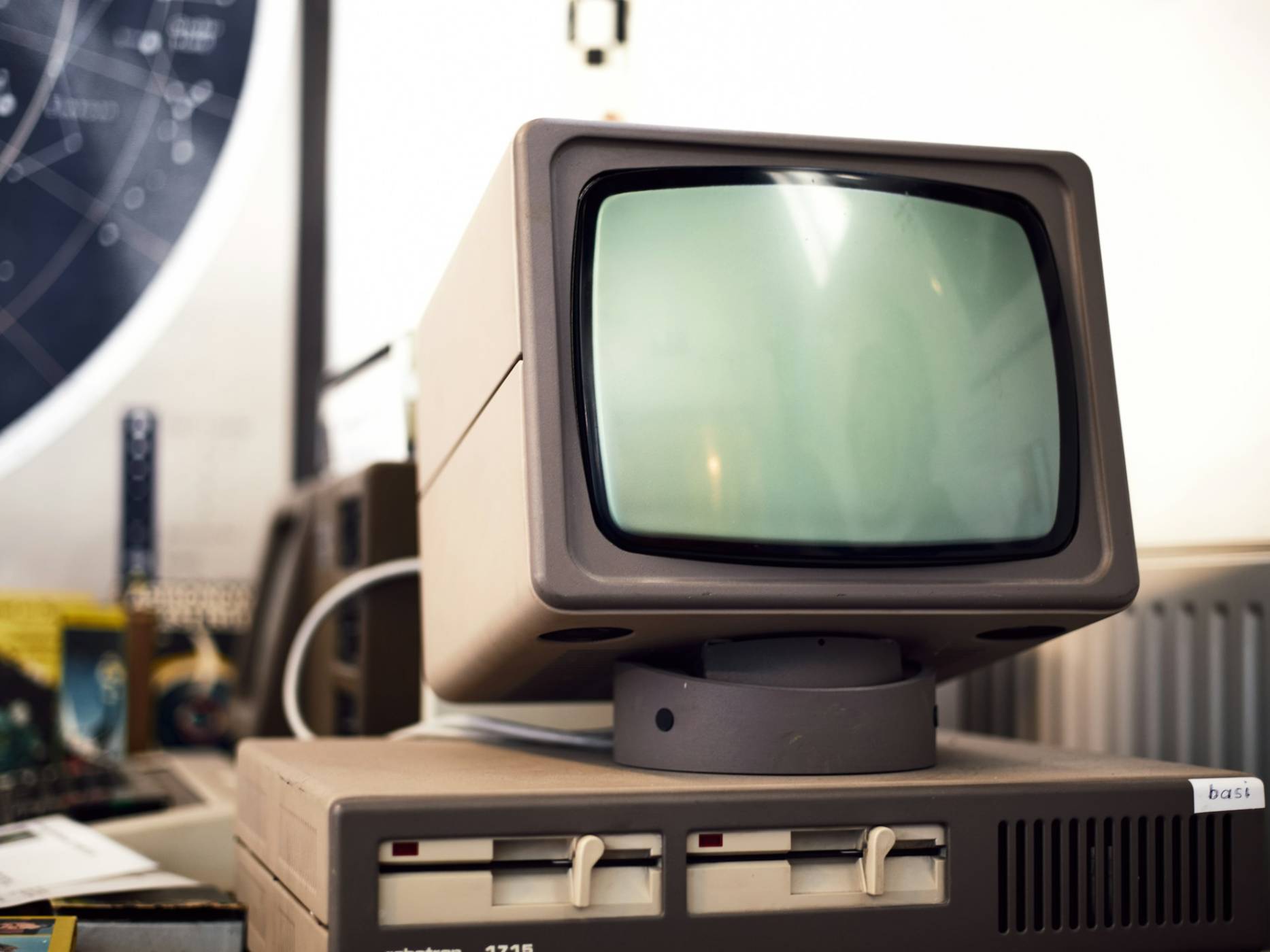 Един разбит мит: Това РС на 47 години има 64KB RAM и 6 MHz процесор, но пак подкара ИИ (ВИДЕО)