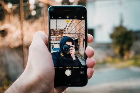 Новият iPhone 18 прави няколко малки крачки назад, за да намали цената